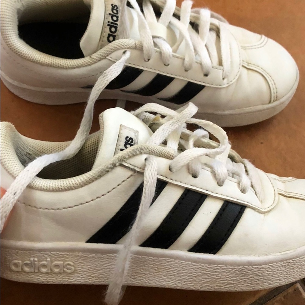 Like new Adidas Shoes for boys or girls / unisex